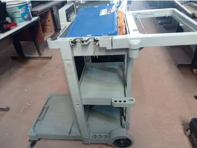 LOTE 296 - 01 CARRINHO PARA LIMPEZA INDUSTRIAL INCOMPLETO. (NO ESTADO) ATENÇÃO! FAZER A VISITAÇÃO ANTES DE ARREMATAR, NÃO SABEMOS SE FUNCIONA. LEILÃO NÃO TEM GARANTIA E NEM DEVOLUÇÃO, SUJEITO A POSSÍVEIS AVARIAS VISÍVEIS/OCULTAS E/OU AUSÊNCIA DE COMPONENTES.