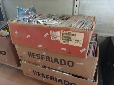 LOTE 042 - 01 LOTE COM GRANDE QUANTIDADE DE DVD’S DE TÍTULOS DIVERSOS. (NO ESTADO) ATENÇÃO! FAZER A VISITAÇÃO ANTES DE ARREMATAR, NÃO SABEMOS SE FUNCIONA. LEILÃO NÃO TEM GARANTIA E NEM DEVOLUÇÃO, SUJEITO A POSSÍVEIS AVARIAS VISÍVEIS/OCULTAS E/OU AUSÊNCIA DE COMPONENTES.