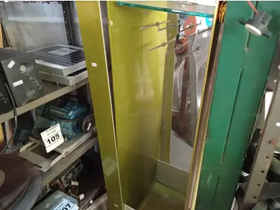 LOTE 109 - 01 EXPOSITOR EM ACRÍLICO. (NO ESTADO) ATENÇÃO! FAZER A VISITAÇÃO ANTES DE ARREMATAR, NÃO SABEMOS SE FUNCIONA. LEILÃO NÃO TEM GARANTIA E NEM DEVOLUÇÃO, SUJEITO A POSSÍVEIS AVARIAS VISÍVEIS/OCULTAS E/OU AUSÊNCIA DE COMPONENTES.