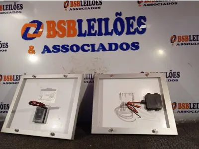 LOTE 389 - 02 PAINÉIS SOLARES 18V 10W.  (NO ESTADO) ATENÇÃO! FAZER A VISITAÇÃO ANTES DE ARREMATAR, NÃO SABEMOS SE FUNCIONA. LEILÃO NÃO TEM GARANTIA E NEM DEVOLUÇÃO, SUJEITO A POSSÍVEIS AVARIAS VISÍVEIS/OCULTAS E/OU AUSÊNCIA DE COMPONENTES.