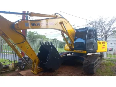 LOTE 567 - 01 ESCAVADEIRA DE ESTEIRA NEW HOLLAND, ANO 2010 E 215B MASS EXCAVATOR, 11.499 HORAS (RETIRADA EM GOIÂNIA)(AGENDAR VISTORIA EM GOIÂNIA¨. 61-98153-0503 JÚNIOR)