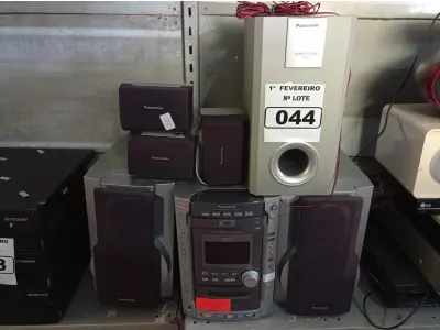 LOTE 044 - 01 APARELHO DE SOM 3X1 MARCA PANASONIC. (NO ESTADO) ATENÇÃO! FAZER A VISITAÇÃO ANTES DE ARREMATAR, NÃO SABEMOS SE FUNCIONA. LEILÃO NÃO TEM GARANTIA E NEM DEVOLUÇÃO, SUJEITO A POSSÍVEIS AVARIAS VISÍVEIS/OCULTAS E/OU AUSÊNCIA DE COMPONENTES.