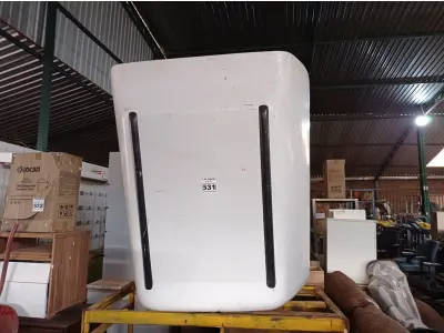 LOTE 531 - 01 CAPOTA PARA CAMIONETE. (NO ESTADO) ATENÇÃO! FAZER A VISITAÇÃO ANTES DE ARREMATAR, NÃO SABEMOS SE FUNCIONA. LEILÃO NÃO TEM GARANTIA E NEM DEVOLUÇÃO, SUJEITO A POSSÍVEIS AVARIAS VISÍVEIS/OCULTAS E/OU AUSÊNCIA DE COMPONENTES.