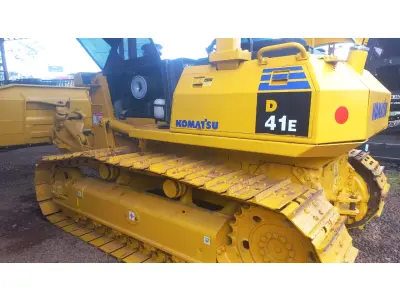 LOTE 566 - 01 TRATOR DE ESTEIRA KOMATSU D41 ANO 2007, 4.300 HORAS FUNCIONA TUDO. (NO ESTADO)(RETIRADA EM GOIÂNIA)(AGENDAR VISTORIA EM GOIÂNIA¨. 61-98153-0503 JÚNIOR)