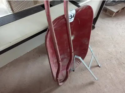 LOTE 534 - 01 CARRINHO DE MAO INCOMPLETO. (NO ESTADO) ATENÇÃO! FAZER A VISITAÇÃO ANTES DE ARREMATAR, NÃO SABEMOS SE FUNCIONA. LEILÃO NÃO TEM GARANTIA E NEM DEVOLUÇÃO, SUJEITO A POSSÍVEIS AVARIAS VISÍVEIS/OCULTAS E/OU AUSÊNCIA DE COMPONENTES.