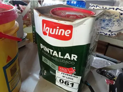 LOTE 061 - 01 LATA DE TINTA IQUINE PINTALAR FOSCO-AVELUDADO 18L NA COR BRANCO NEVE. (NO ESTADO) ATENÇÃO! FAZER A VISITAÇÃO ANTES DE ARREMATAR, NÃO SABEMOS SE FUNCIONA. LEILÃO NÃO TEM GARANTIA E NEM DEVOLUÇÃO, SUJEITO A POSSÍVEIS AVARIAS VISÍVEIS/OCULTAS E/OU AUSÊNCIA DE COMPONENTES.
