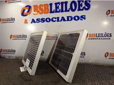 LOTE 389 - 02 PAINÉIS SOLARES 18V 10W.  (NO ESTADO) ATENÇÃO! FAZER A VISITAÇÃO ANTES DE ARREMATAR, NÃO SABEMOS SE FUNCIONA. LEILÃO NÃO TEM GARANTIA E NEM DEVOLUÇÃO, SUJEITO A POSSÍVEIS AVARIAS VISÍVEIS/OCULTAS E/OU AUSÊNCIA DE COMPONENTES.