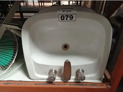LOTE 079 - 02 CUBAS PARA LAVATÓRIO COM SISTEMA PARA ÁGUA QUENTE/FRIA. (NO ESTADO) ATENÇÃO! FAZER A VISITAÇÃO ANTES DE ARREMATAR, NÃO SABEMOS SE FUNCIONA. LEILÃO NÃO TEM GARANTIA E NEM DEVOLUÇÃO, SUJEITO A POSSÍVEIS AVARIAS VISÍVEIS/OCULTAS E/OU AUSÊNCIA DE COMPONENTES.