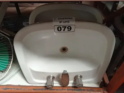 LOTE 079 - 02 CUBAS PARA LAVATÓRIO COM SISTEMA PARA ÁGUA QUENTE/FRIA. (NO ESTADO) ATENÇÃO! FAZER A VISITAÇÃO ANTES DE ARREMATAR, NÃO SABEMOS SE FUNCIONA. LEILÃO NÃO TEM GARANTIA E NEM DEVOLUÇÃO, SUJEITO A POSSÍVEIS AVARIAS VISÍVEIS/OCULTAS E/OU AUSÊNCIA DE COMPONENTES.