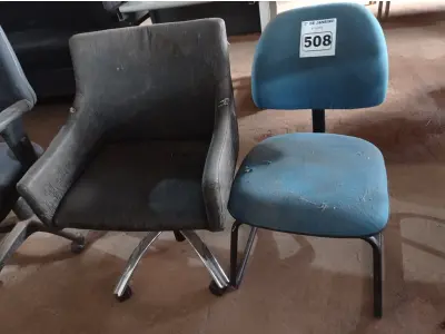 LOTE 508 - 01 CADEIRA GIRATÓRIA E 01 PÉ FIXO. (NO ESTADO) ATENÇÃO! FAZER A VISITAÇÃO ANTES DE ARREMATAR, NÃO SABEMOS SE FUNCIONA. LEILÃO NÃO TEM GARANTIA E NEM DEVOLUÇÃO, SUJEITO A POSSÍVEIS AVARIAS VISÍVEIS/OCULTAS E/OU AUSÊNCIA DE COMPONENTES.