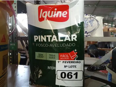 LOTE 061 - 01 LATA DE TINTA IQUINE PINTALAR FOSCO-AVELUDADO 18L NA COR BRANCO NEVE. (NO ESTADO) ATENÇÃO! FAZER A VISITAÇÃO ANTES DE ARREMATAR, NÃO SABEMOS SE FUNCIONA. LEILÃO NÃO TEM GARANTIA E NEM DEVOLUÇÃO, SUJEITO A POSSÍVEIS AVARIAS VISÍVEIS/OCULTAS E/OU AUSÊNCIA DE COMPONENTES.