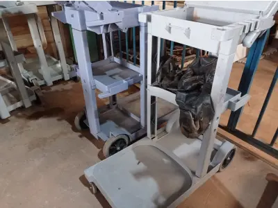 LOTE 498 - 02 CARRINHOS PARA LIMPEZA INDUSTRIAL INCOMPLETO. (NO ESTADO) ATENÇÃO! FAZER A VISITAÇÃO ANTES DE ARREMATAR, NÃO SABEMOS SE FUNCIONA. LEILÃO NÃO TEM GARANTIA E NEM DEVOLUÇÃO, SUJEITO A POSSÍVEIS AVARIAS VISÍVEIS/OCULTAS E/OU AUSÊNCIA DE COMPONENTES.