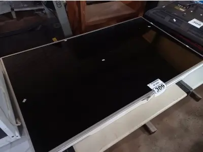 LOTE 309 - 01 TV LG 55” POL PARA RETIRADA DE PEÇAS. (NO ESTADO) ATENÇÃO! FAZER A VISITAÇÃO ANTES DE ARREMATAR, NÃO SABEMOS SE FUNCIONA. LEILÃO NÃO TEM GARANTIA E NEM DEVOLUÇÃO, SUJEITO A POSSÍVEIS AVARIAS VISÍVEIS/OCULTAS E/OU AUSÊNCIA DE COMPONENTES.