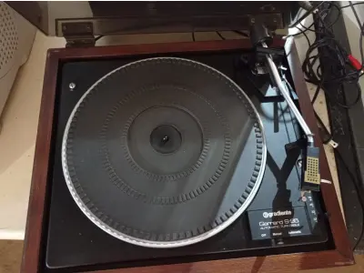 LOTE 331 - 02 STÉREO CASSETE DECK E 01 TOCA DISCOS MARCAS E MODELOS DIVERSOS. (NO ESTADO) ATENÇÃO! FAZER A VISITAÇÃO ANTES DE ARREMATAR, NÃO SABEMOS SE FUNCIONA. LEILÃO NÃO TEM GARANTIA E NEM DEVOLUÇÃO, SUJEITO A POSSÍVEIS AVARIAS VISÍVEIS/OCULTAS E/OU AUSÊNCIA DE COMPONENTES.