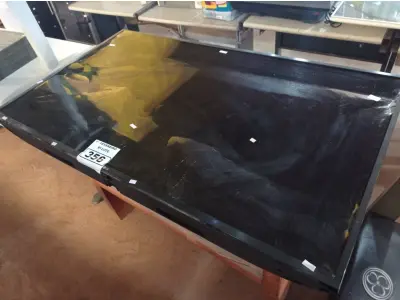 LOTE 356 - 01 TV LG 55” POL PARA RETIRADA DE PEÇAS. (NO ESTADO) ATENÇÃO! FAZER A VISITAÇÃO ANTES DE ARREMATAR, NÃO SABEMOS SE FUNCIONA. LEILÃO NÃO TEM GARANTIA E NEM DEVOLUÇÃO, SUJEITO A POSSÍVEIS AVARIAS VISÍVEIS/OCULTAS E/OU AUSÊNCIA DE COMPONENTES.