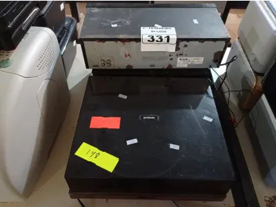 LOTE 331 - 02 STÉREO CASSETE DECK E 01 TOCA DISCOS MARCAS E MODELOS DIVERSOS. (NO ESTADO) ATENÇÃO! FAZER A VISITAÇÃO ANTES DE ARREMATAR, NÃO SABEMOS SE FUNCIONA. LEILÃO NÃO TEM GARANTIA E NEM DEVOLUÇÃO, SUJEITO A POSSÍVEIS AVARIAS VISÍVEIS/OCULTAS E/OU AUSÊNCIA DE COMPONENTES.
