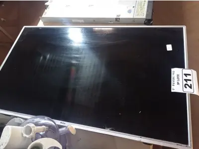 LOTE 211 - 01 TV PHILCO 40” POL PARA RETIRADA DE PEÇAS. (NO ESTADO) ATENÇÃO! FAZER A VISITAÇÃO ANTES DE ARREMATAR, NÃO SABEMOS SE FUNCIONA. LEILÃO NÃO TEM GARANTIA E NEM DEVOLUÇÃO, SUJEITO A POSSÍVEIS AVARIAS VISÍVEIS/OCULTAS E/OU AUSÊNCIA DE COMPONENTES.