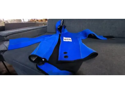 LOTE 058 - 01 ROUPA DE MERGULHO FEMININO N* 5 MARCA MARES (NO ESTADO, NÃO SABEMOS SE FUNCIONA. LEILÃO NÃO TEM GARANTIA E NEM DEVOLUÇÃO).