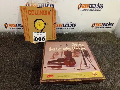 LOTE 008 - 01 LOTE COM DISCOS DE VINIL (NO ESTADO, NÃO SABEMOS SE FUNCIONA. LEILÃO NÃO TEM GARANTIA E NEM DEVOLUÇÃO).