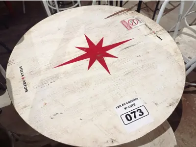 LOTE 073 - 01 CONJUNTO DE MESA COM 04 CADEIRAS STELA ARTOIS. (NO ESTADO, NÃO SABEMOS SE FUNCIONA. LEILÃO NÃO TEM GARANTIA E NEM DEVOLUÇÃO).