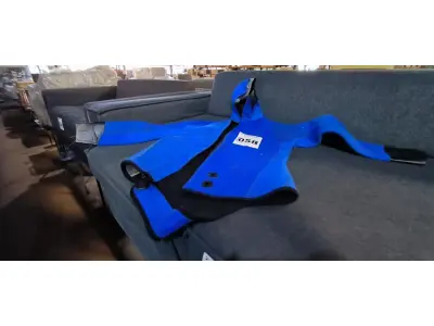 LOTE 058 - 01 ROUPA DE MERGULHO FEMININO N* 5 MARCA MARES (NO ESTADO, NÃO SABEMOS SE FUNCIONA. LEILÃO NÃO TEM GARANTIA E NEM DEVOLUÇÃO).
