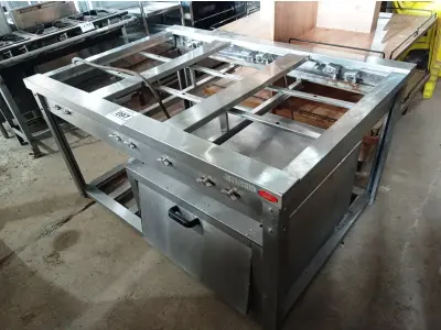 LOTE 097 - 01 FOGÃO COZIL DE 06 BOCAS INCOMPLETO COM FORNO ACOPLADO EM AÇO INOX. (NO ESTADO, NÃO SABEMOS SE FUNCIONA. LEILÃO NÃO TEM GARANTIA E NEM DEVOLUÇÃO).