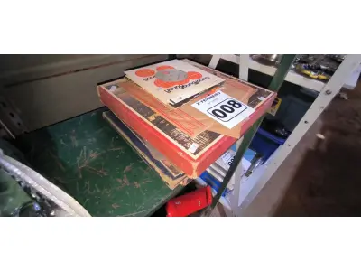 LOTE 008 - 01 LOTE COM DISCOS DE VINIL (NO ESTADO, NÃO SABEMOS SE FUNCIONA. LEILÃO NÃO TEM GARANTIA E NEM DEVOLUÇÃO).