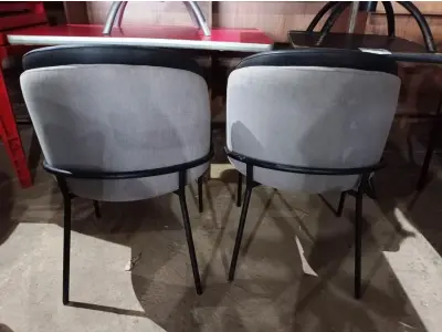 LOTE 089 - 02 CADEIRAS POLTRONA NA COR CINZA.(NO ESTADO, NÃO SABEMOS SE FUNCIONA. LEILÃO NÃO TEM GARANTIA E NEM DEVOLUÇÃO).