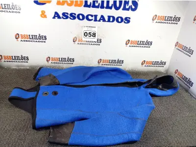 LOTE 058 - 01 ROUPA DE MERGULHO FEMININO N* 5 MARCA MARES (NO ESTADO, NÃO SABEMOS SE FUNCIONA. LEILÃO NÃO TEM GARANTIA E NEM DEVOLUÇÃO).