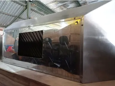 LOTE 166 - 01 COIFA LAVÁVEL EM AÇO INOX MEDINDO 240CMX100CM. (NO ESTADO, NÃO SABEMOS SE FUNCIONA. LEILÃO NÃO TEM GARANTIA E NEM DEVOLUÇÃO).
