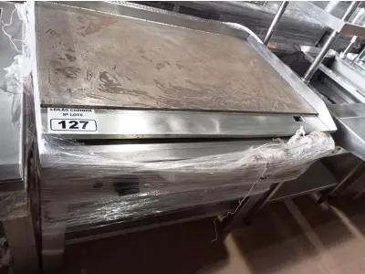 LOTE 127 - 01 CHAPA INDUSTRIAL A GÁS COM PANELEIRO MEDINDO 100CMX80CM EM AÇO INOX PARA FAST FOOD SERVINOX. (NO ESTADO. NÃO. LEILÃO NÃO TEM GARANTIA E NEM DEVOLUÇÃO).