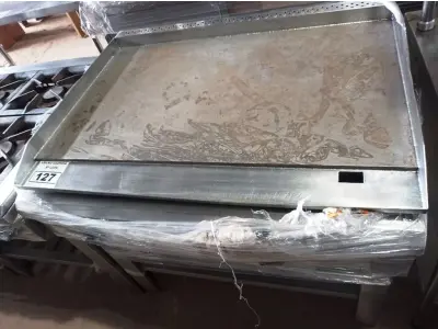 LOTE 127 - 01 CHAPA INDUSTRIAL A GÁS COM PANELEIRO MEDINDO 100CMX80CM EM AÇO INOX PARA FAST FOOD SERVINOX. (NO ESTADO. NÃO. LEILÃO NÃO TEM GARANTIA E NEM DEVOLUÇÃO).