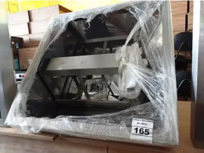 LOTE 165 - 01 COIFA EM AÇO INOX MEDINDO 101CMX101CM. (NO ESTADO, NÃO SABEMOS SE FUNCIONA. LEILÃO NÃO TEM GARANTIA E NEM DEVOLUÇÃO).