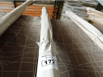 LOTE 172 - 01 TOLDO ESTILO CORTINA MEDINDO 310CMX400CM (CXA). (NO ESTADO, NÃO SABEMOS SE FUNCIONA. LEILÃO NÃO TEM GARANTIA E NEM DEVOLUÇÃO).