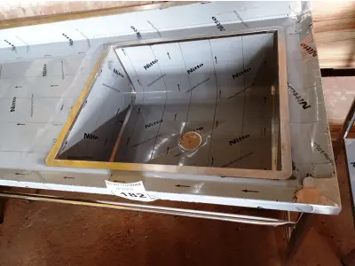 LOTE 182 - 01 BANCADA COM PIA DO LADO DIREITO E ESPELHO MEDINDO 180CMX66CM EM AÇO INOX. (NOVO) (NO ESTADO, NÃO SABEMOS SE FUNCIONA. LEILÃO NÃO TEM GARANTIA E NEM DEVOLUÇÃO).