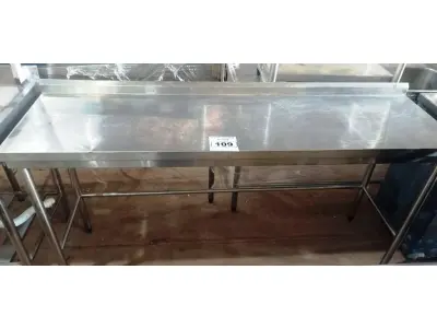 LOTE 109 - 01 MESA COM ESPELHO 178CMX50CM EM AÇO INOX.(NO ESTADO, NÃO SABEMOS SE FUNCIONA. LEILÃO NÃO TEM GARANTIA E NEM DEVOLUÇÃO).