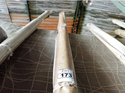 LOTE 173 - 01 TOLDO ESTILO CORTINA MEDINDO 400CMX400CM (CXA). (NO ESTADO, NÃO SABEMOS SE FUNCIONA. LEILÃO NÃO TEM GARANTIA E NEM DEVOLUÇÃO).