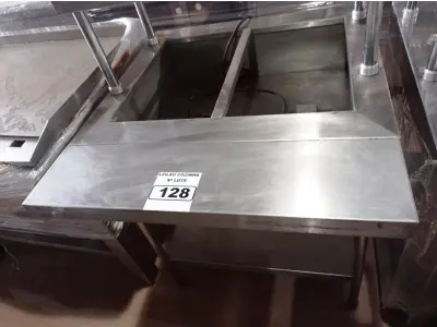 LOTE 128 - 01 BALCÃO INDUSTRIAL AQUECIDO COM 02 PASSADORES PARA HAMBURGUERIA EM AÇO INOX. (NO ESTADO. LEILÃO NÃO TEM GARANTIA E NEM DEVOLUÇÃO).