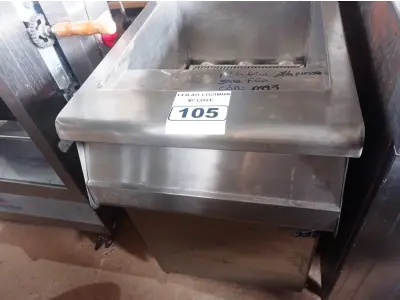LOTE 105 - 01 FRITADEIRA INDUSTRIAL ALTA PRESSÃO ZONA FRIA INCOMPLETA EM AÇO INOX.(NO ESTADO, NÃO SABEMOS SE FUNCIONA. LEILÃO NÃO TEM GARANTIA E NEM DEVOLUÇÃO).