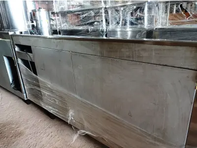 LOTE 141 - 01 BALCÃO REFRIGERADO MARCA PPIENK  EM AÇO INOX MEDINDO 180CMX71CM. (NO ESTADO. LEILÃO NÃO TEM GARANTIA E NEM DEVOLUÇÃO). 
