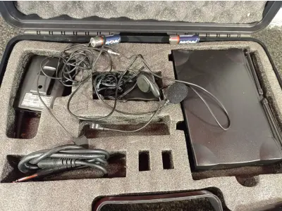 LOTE 113 - 01 MICROFONE + RECEPTOR SEM FIO MARCA TAG COM CASE E CABOS. (NO ESTADO) ATENÇÃO! FAZER A VISITAÇÃO ANTES DE ARREMATAR, NÃO SABEMOS SE FUNCIONA. LEILÃO NÃO TEM GARANTIA E NEM DEVOLUÇÃO, SUJEITO A POSSÍVEIS AVARIAS VISÍVEIS/OCULTAS E/OU AUSÊNCIA DE COMPONENTES.