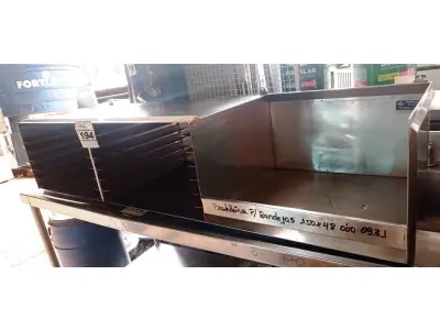 LOTE 194 - 01 ARMÁRIO DE PAREDE COM ENTRADA PARA 14 BANDEJAS EM AÇO INOX MEDINDO 150CMX48CM. (NO ESTADO, NÃO SABEMOS SE FUNCIONA. LEILÃO NÃO TEM GARANTIA E NEM DEVOLUÇÃO).