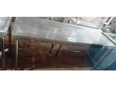 LOTE 109 - 01 MESA COM ESPELHO 178CMX50CM EM AÇO INOX.(NO ESTADO, NÃO SABEMOS SE FUNCIONA. LEILÃO NÃO TEM GARANTIA E NEM DEVOLUÇÃO).