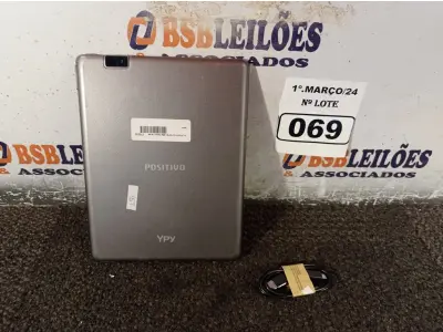 LOTE 069 - 01 TABLET MARCA POSITIVO COM CABO. (NO ESTADO) ATENÇÃO! FAZER A VISITAÇÃO ANTES DE ARREMATAR, NÃO SABEMOS SE FUNCIONA. LEILÃO NÃO TEM GARANTIA E NEM DEVOLUÇÃO, SUJEITO A POSSÍVEIS AVARIAS VISÍVEIS/OCULTAS E/OU AUSÊNCIA DE COMPONENTES.