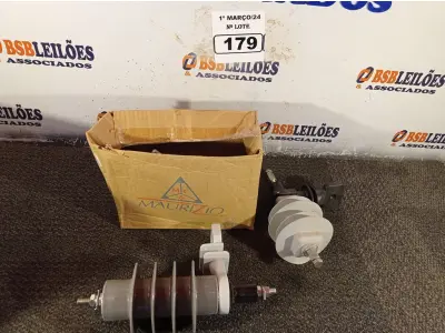 LOTE 179 - 03 PARA-RAIOS DE VÁLVULA POLIMÉRICO 15KV. (NO ESTADO) ATENÇÃO! FAZER A VISITAÇÃO ANTES DE ARREMATAR, NÃO SABEMOS SE FUNCIONA. LEILÃO NÃO TEM GARANTIA E NEM DEVOLUÇÃO, SUJEITO A POSSÍVEIS AVARIAS VISÍVEIS/OCULTAS E/OU AUSÊNCIA DE COMPONENTES.