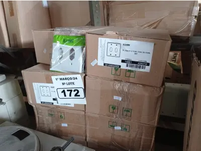 LOTE 172 - 01 LOTE COM GRANDE QUANTIDADE DE ESPELHOS PARA TOMADA PL 4X4 P/2 TOMADA FIXA DE EMBUTIR. (NO ESTADO) ATENÇÃO! FAZER A VISITAÇÃO ANTES DE ARREMATAR, NÃO SABEMOS SE FUNCIONA. LEILÃO NÃO TEM GARANTIA E NEM DEVOLUÇÃO, SUJEITO A POSSÍVEIS AVARIAS VISÍVEIS/OCULTAS E/OU AUSÊNCIA DE COMPONENTES.