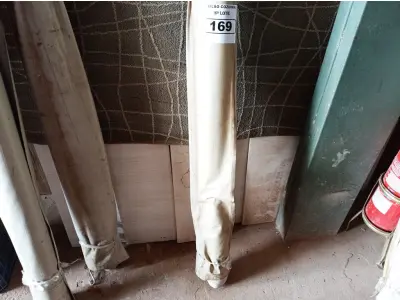 LOTE 169 - 01 TOLDO ESTILO CORTINA MEDINDO 310CMX400CM (CXA). (NO ESTADO, NÃO SABEMOS SE FUNCIONA. LEILÃO NÃO TEM GARANTIA E NEM DEVOLUÇÃO).