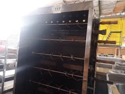 LOTE 117 - 01 ASSADEIRA DE FRANGO VENANCIO PARA 30 FRANGOS COM 06 ESPETOS EM AÇO INOX. (NO ESTADO, NÃO SABEMOS SE FUNCIONA.LEILÃO NÃO TEM GARANTIA E NEM DEVOLUÇÃO).