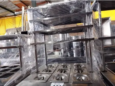LOTE 131 - 01 BALCÃO INDUSTRIAL REFRIGERADO COM 09 CUBAS E 04 PASSADORES EM AÇO INOX. (NO ESTADO. LEILÃO NÃO TEM GARANTIA E NEM DEVOLUÇÃO).