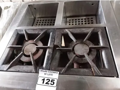 LOTE 125 - 01 FOGÃO INDUSTRIAL 02 BOCAS COM FRITADEIRA ELÉTRICA ACOPLADA EM AÇO INOX PARA FAST FOOD SERVINOX. (NO ESTADO. LEILÃO NÃO TEM GARANTIA E NEM DEVOLUÇÃO).